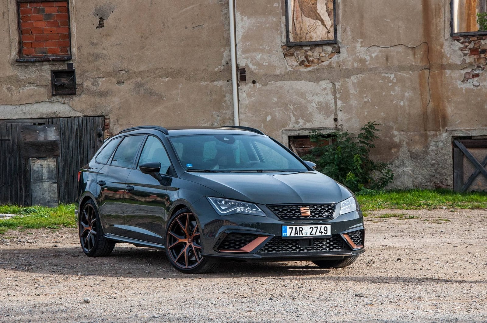 2019-11-seat-leon-cupra-r-st-3-of-39.jpg