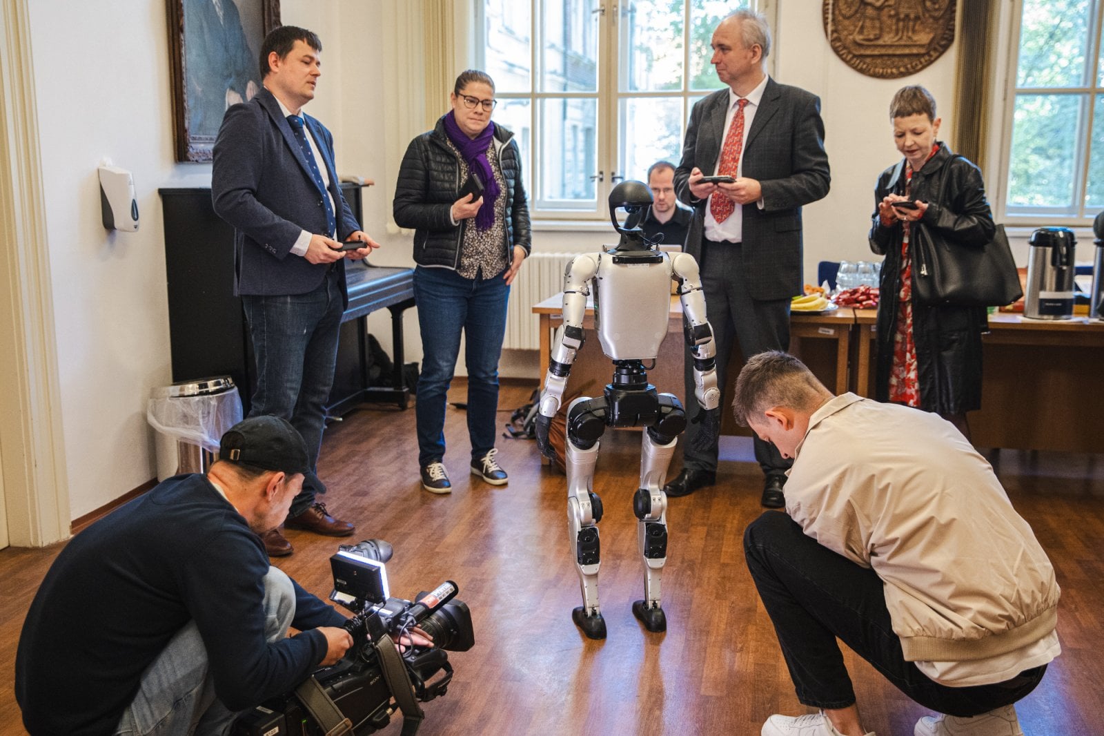 Humanoid Charles, kterého si v lednu 2026 pořídila Univerzita Karlova