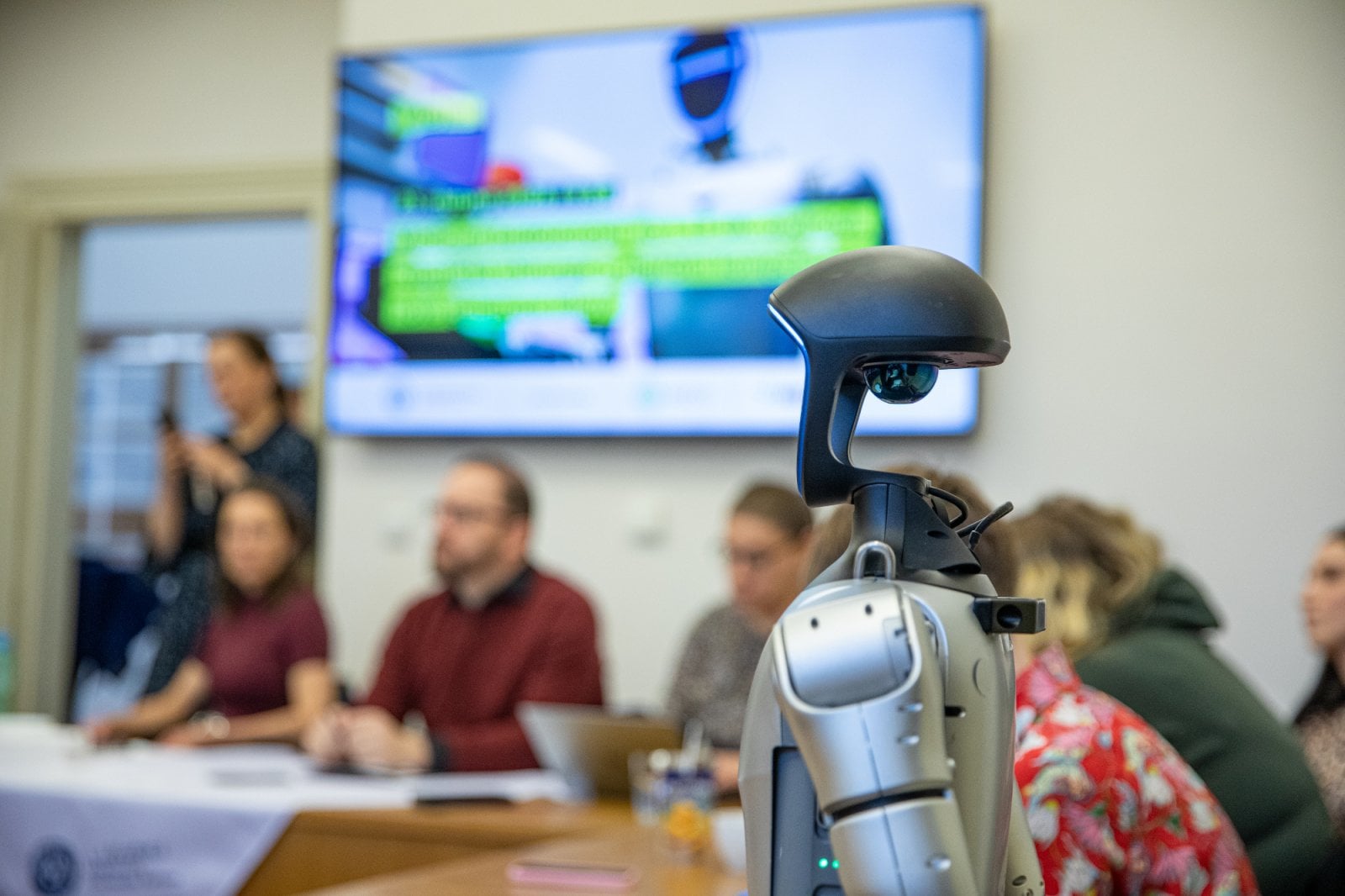 Humanoid Charles, kterého si v lednu 2026 pořídila Univerzita Karlova