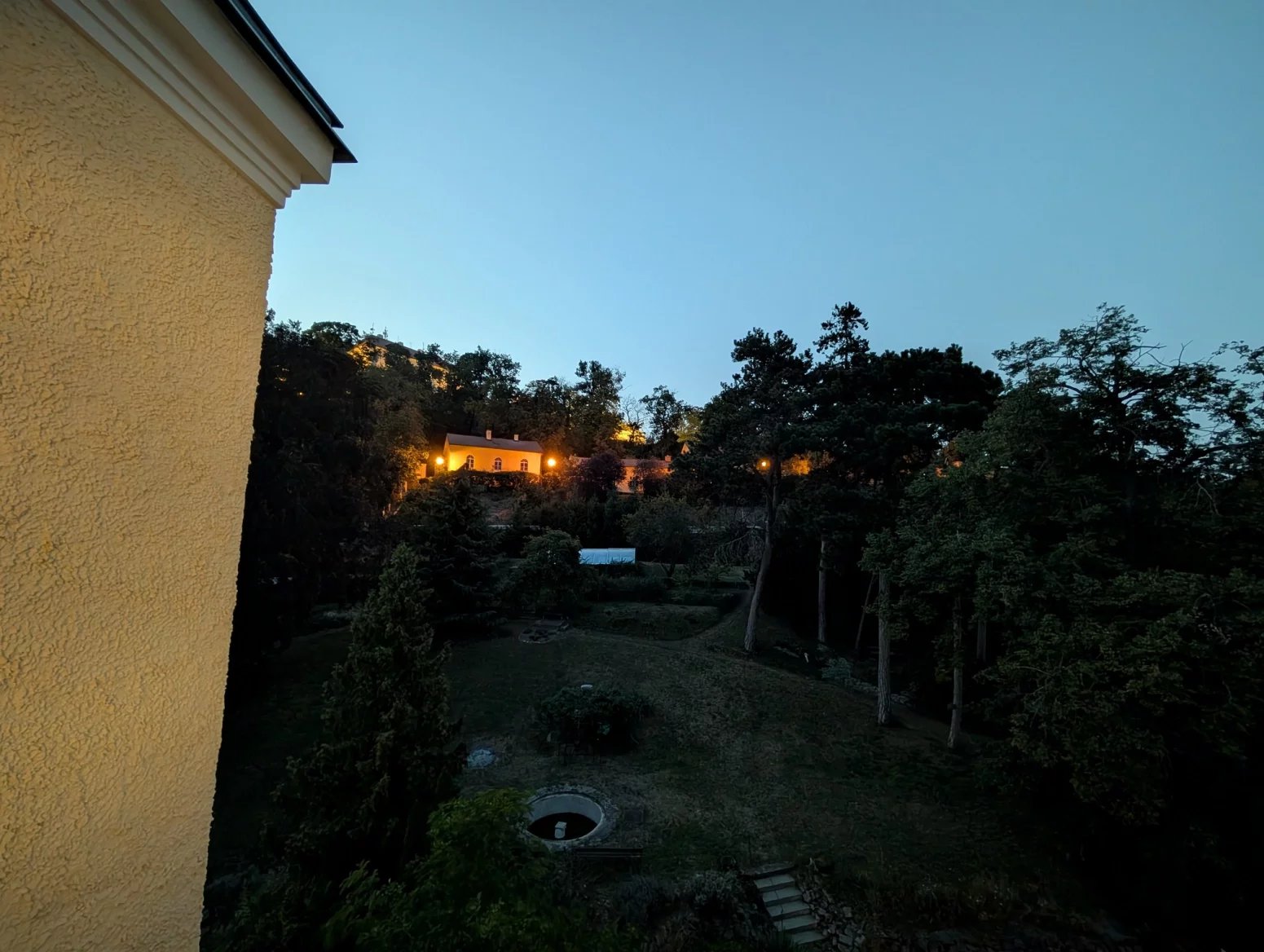 Ultraširokoúhlý 48Mpx fotoaparát