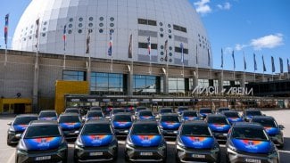 Náhledový obrázek - Startuje hokejový šampionát. Škoda je oficiálním partner už 32 let a na oslavu ukazuje nový Enyaq RS