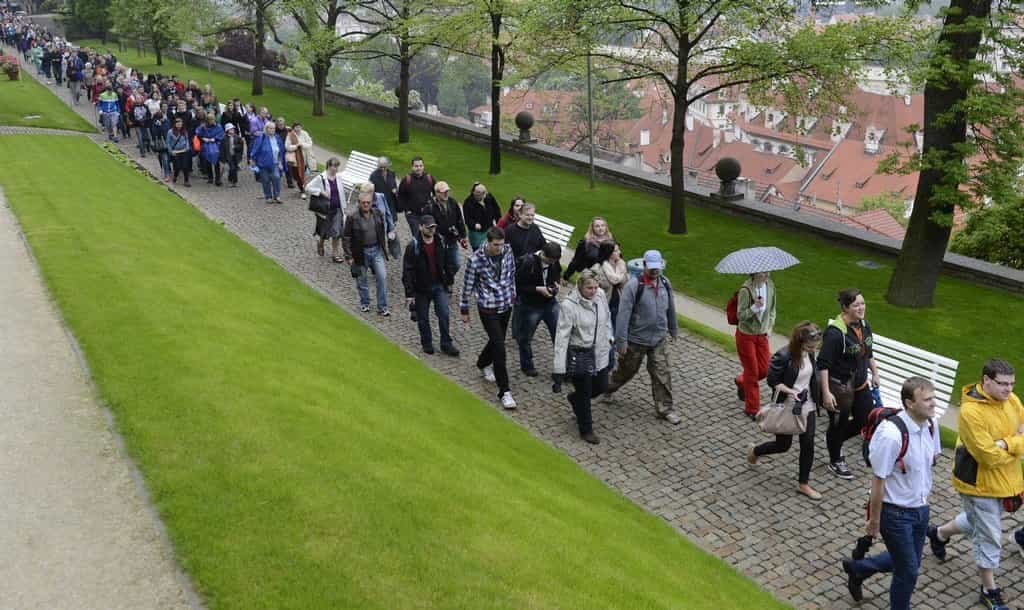 2012-05-korunovac48dnc3ad-klenoty-si-kvc5afli-dec5a1ti-pc599ic5a