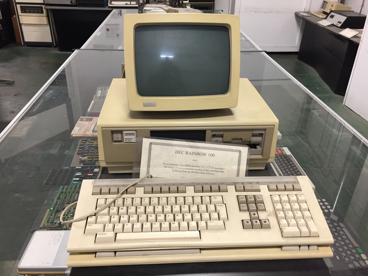 Křemíkové nebe RE-PC: prodejna starých počítačů v Seattlu