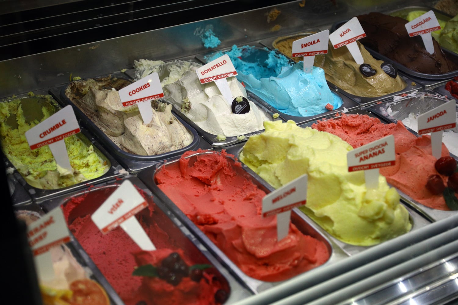Prodejci zmrzliny zažívají žně. Jaké příchutě nabízejí?