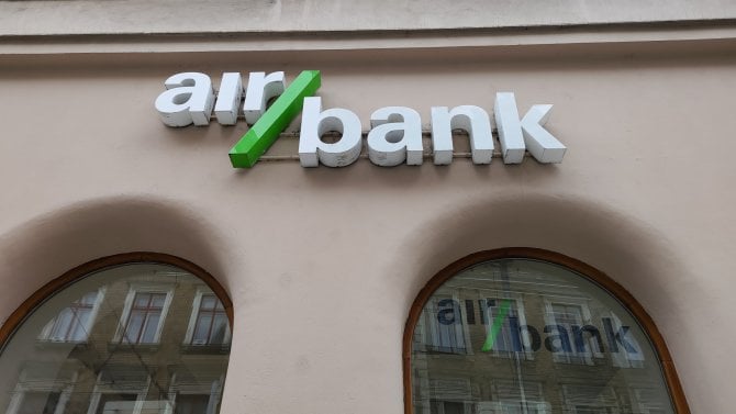 Air Bank. Pobočka banky na ulici Vodičkova 695/24 v Praze. (1. 4. 2026)