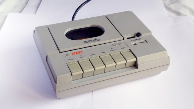 Sběrnice SIO pro počítače Atari a problematika externích paměťových médií