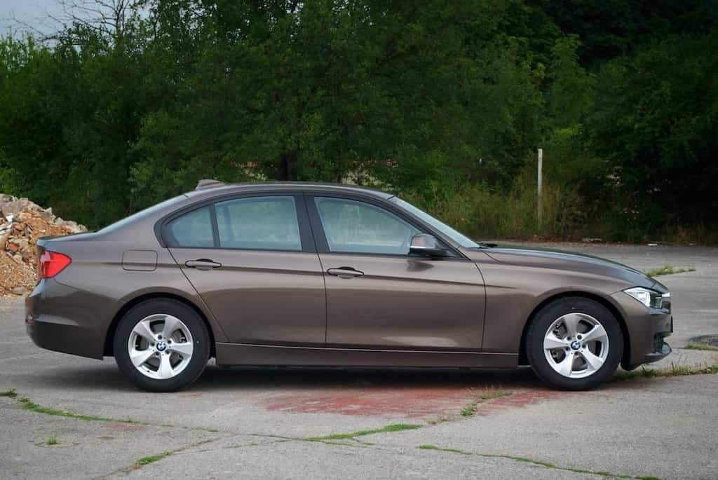 2011-10-bmw-320i-efficient-dynamics-36.jpg