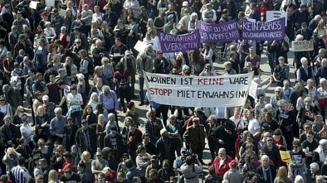 Náhledový obrázek - Proti růstu nájemného protestovalo v Berlíně  20 tisíc lidí, iniciativa požaduje vyvlastnění bytů