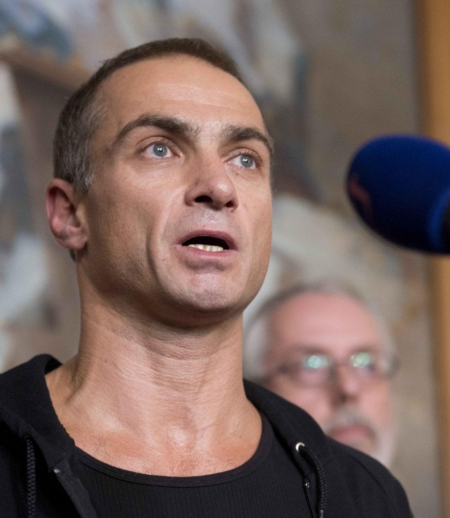 2019-07-nc3a1rodnc3ad-divadlo-protestuje-proti-odvolc3a1nc3ad-c5