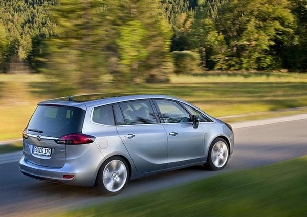 2011-06-opel-zafira-tourer-4.jpg