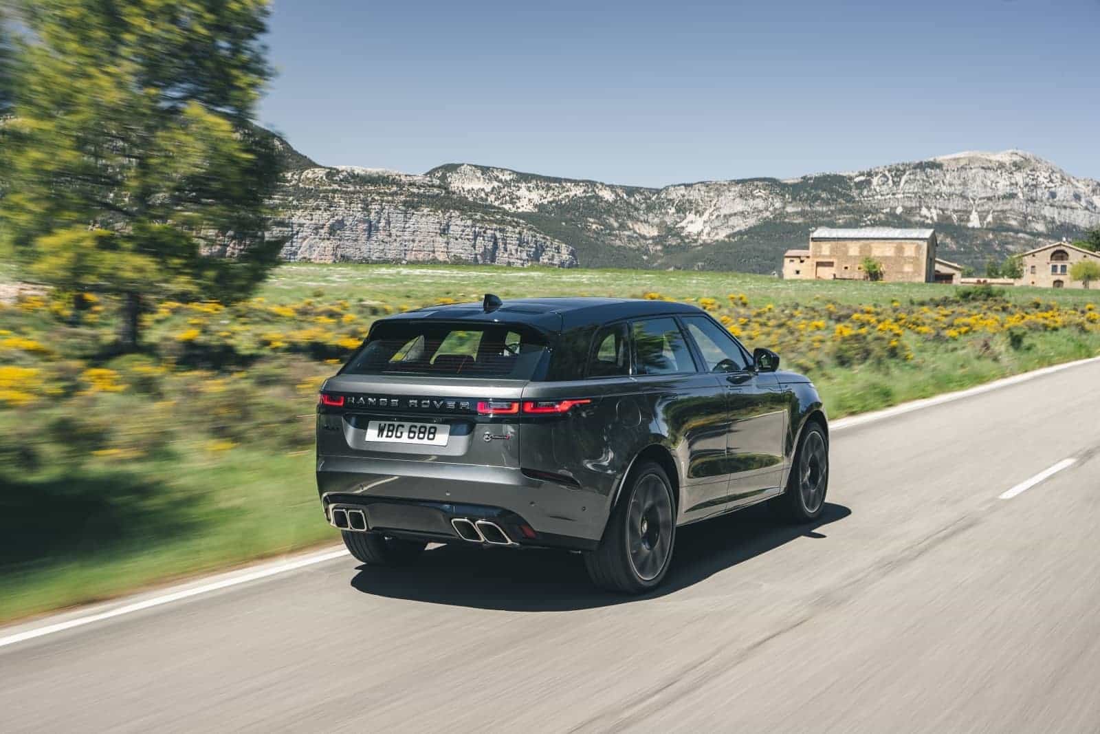 2019-10-20MY_RR_VELAR_SVADE_mediadrive_onroad_024.jpg
