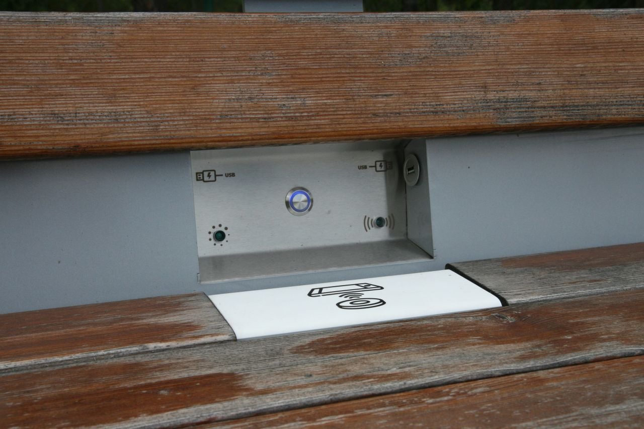 Hlavním nedořešeným problémem chytrých laviček je zatím vandalismus, ten se ale samozřejmě Smart City Polygonu netýká.