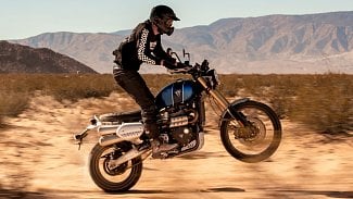 Náhledový obrázek - Triumph Scrambler 1200 je stylové retro do terénu. Nově nabídne dvě verze