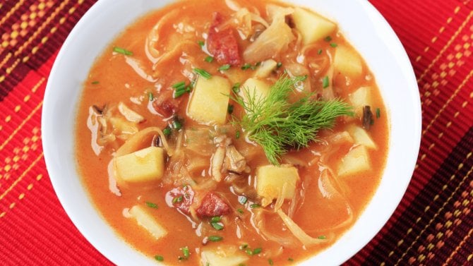 zelňačka s klobásou a brambory