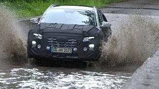 Náhledový obrázek - Hyundai testuje nový Tucson i v Česku. Poslal ho na polygon Tatry v Kopřivnici