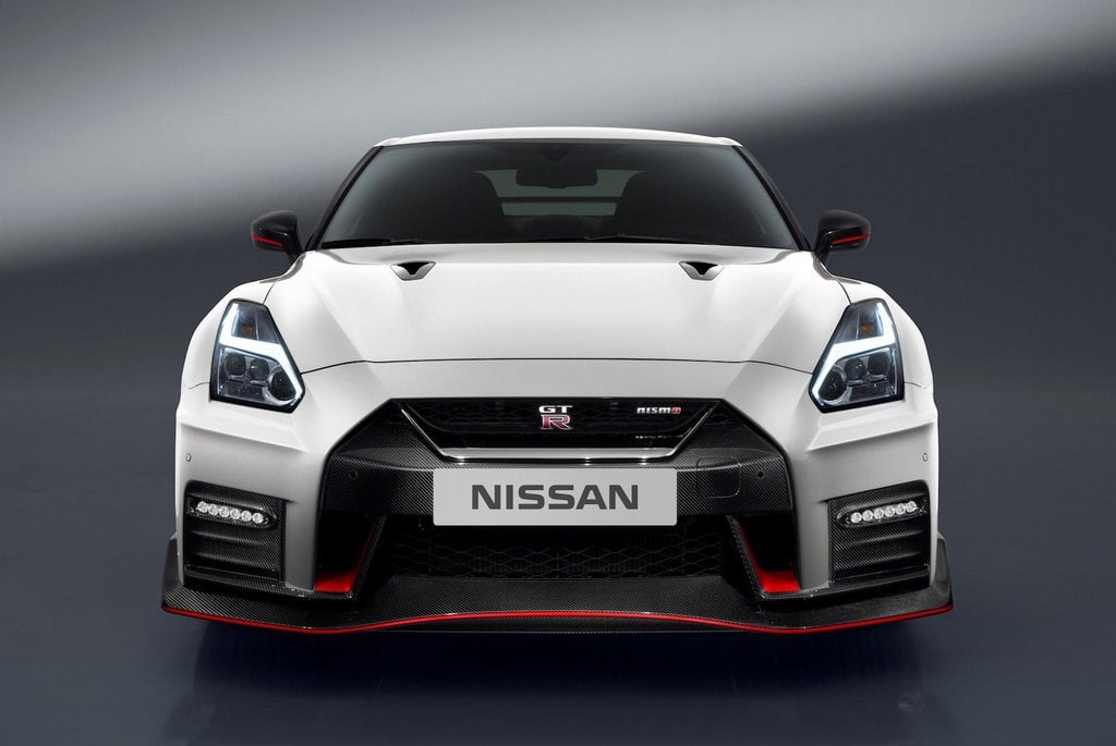 2015-10-nissan-gt-r-nismo-8.jpg