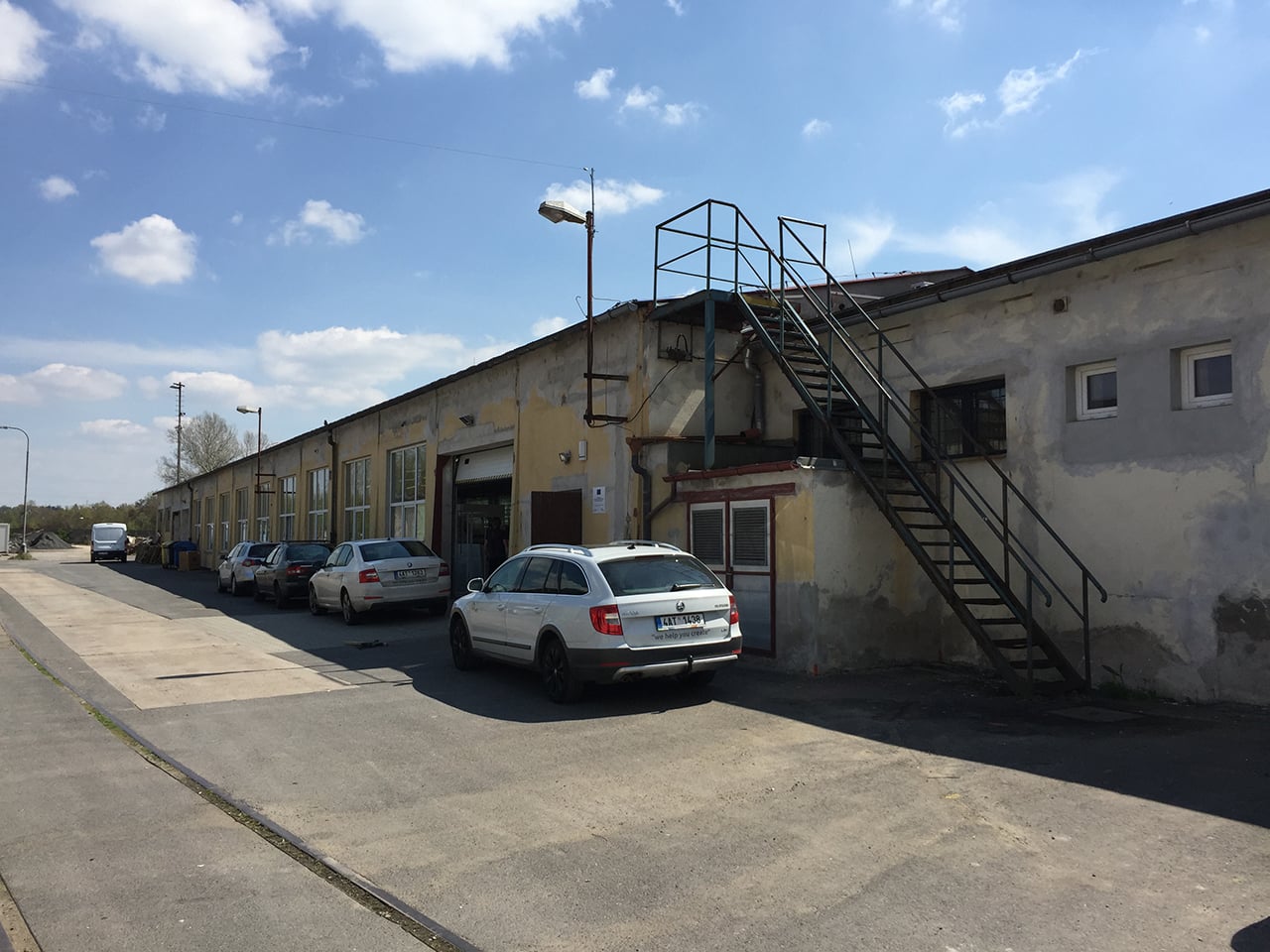 Vstup do výrobní haly.