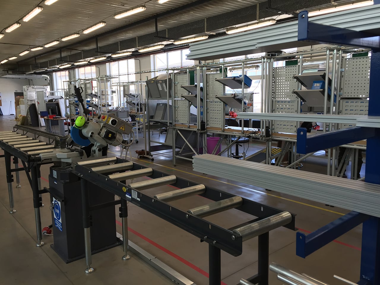 Linka na řezání profilů.