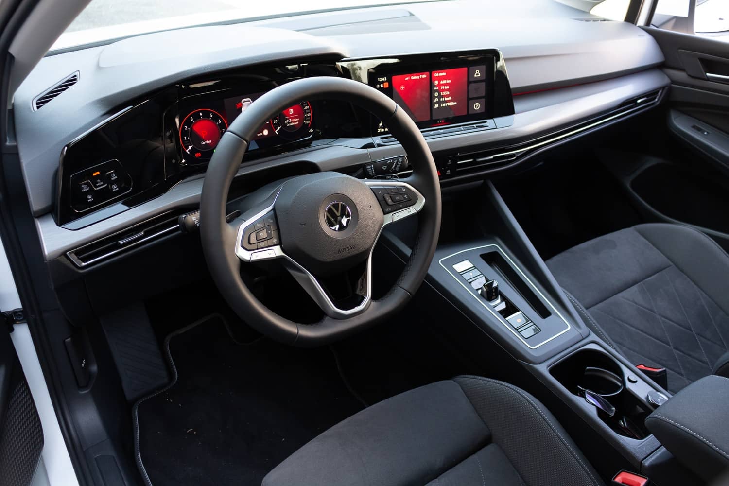 2020-04-Volkswagen-Golf-1.5-eTSI-2020-33.jpg