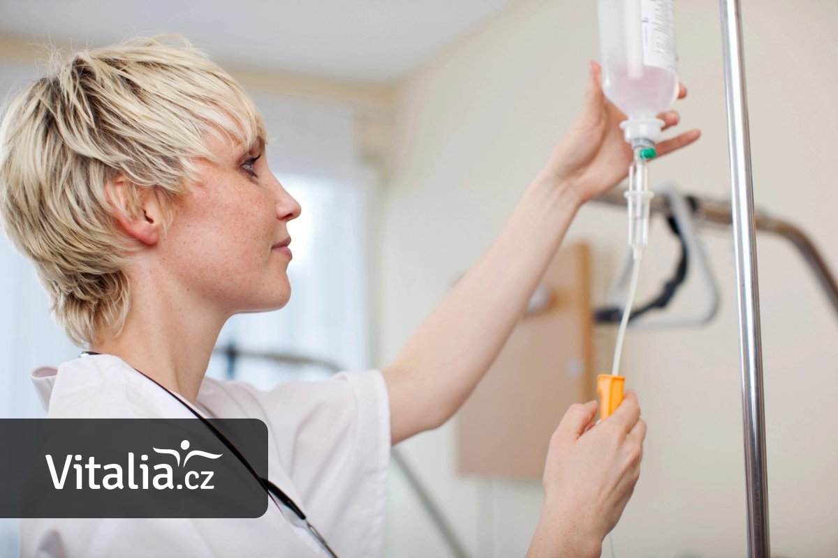 Pojišťovny by mohly lidem platit drahou moderní léčbu. Pokud výrobci kývnou na podmínku státu