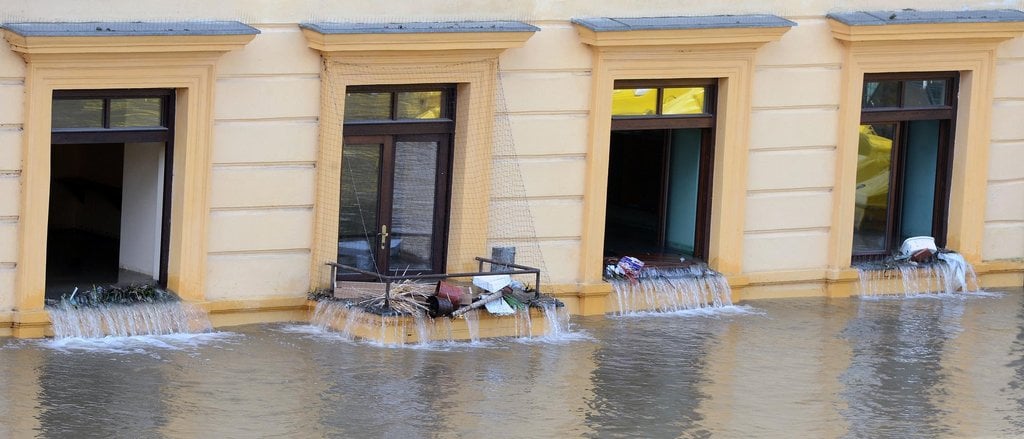 2011-11-povodnc49b-pokrac48dujc3ad-voda-v-mc49blnc3adku-stoupc3a