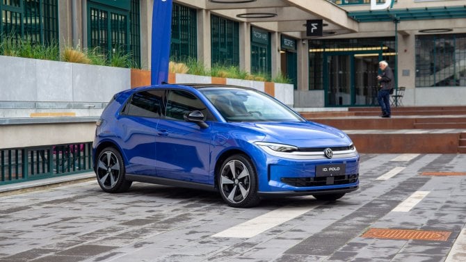 Poprvé jsme vyzkoušeli elektrické Polo. Cenou rozhodně neurazí a schopnostmi si spalovací konkurenci namaže na chleba
