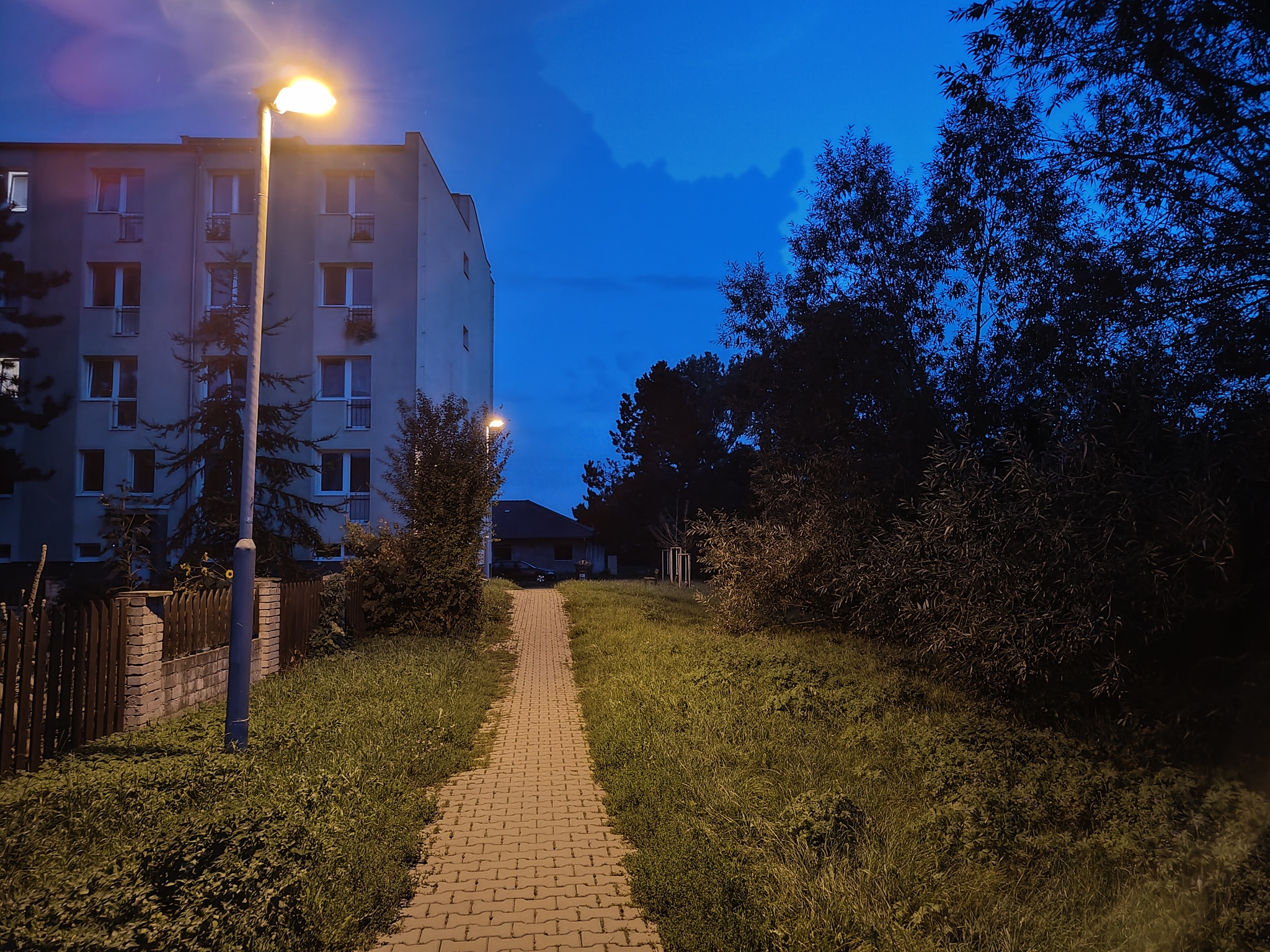 Hlavní fotoaparát s nočním režimem