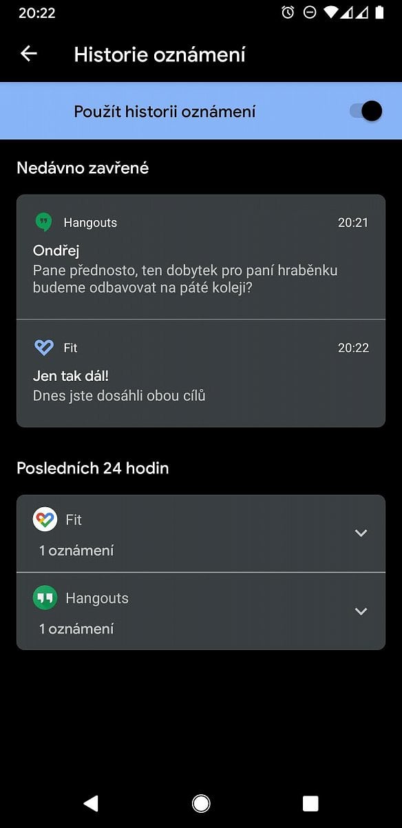 Velkou novinkou je historie notifikací. Pokud jste omylem nějakou vyhodili, najdete ji v Nastavení → Aplikace a oznámení → Oznámení. Funkci je potřeba nejprve na tomto místě zapnout.