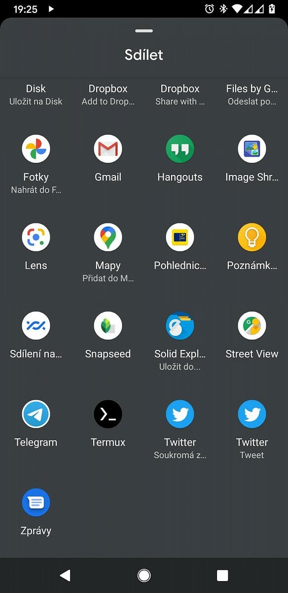 Zároveň s Androidem 11 byla uvolněna také funkce Sdílení na blízko, která umožňuje snadno přenášet obsah mezi telefony.