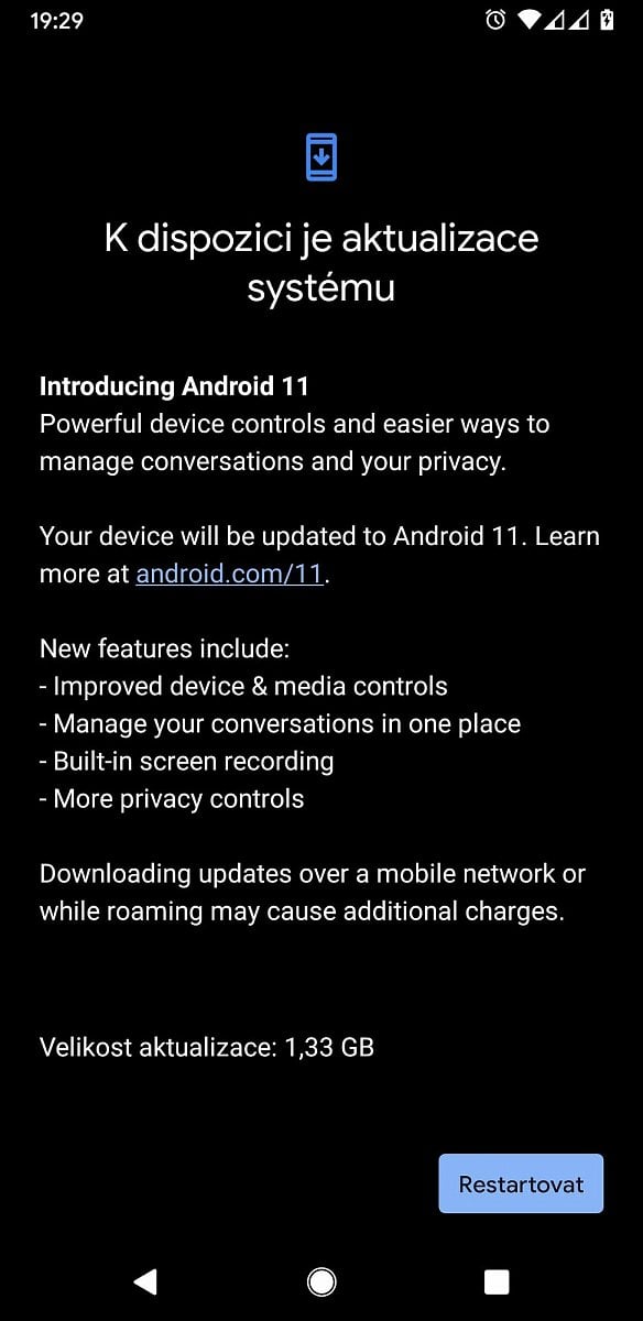 Staženo, nainstalováno a zbývá restart zařízení.