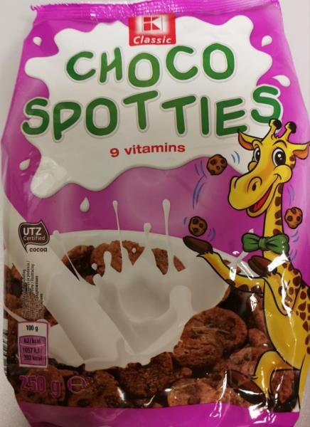 Falšované potraviny - Choco Spotties 9 vitamins - Obilné placičky s čokoládovou příchutí obohacené 9 vitaminy. Výrobek obsahoval podstatně méně vitamínu C a vitamínu B1, než bylo uvedeno na obale.