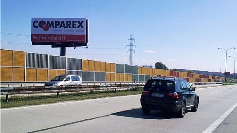 Náhledový obrázek - Stát začne zakrývat billboardy v polovině září