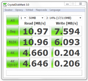 <p>CrystalDiskMark - zobrazení naměřených výsledků na starším flash disku</p>