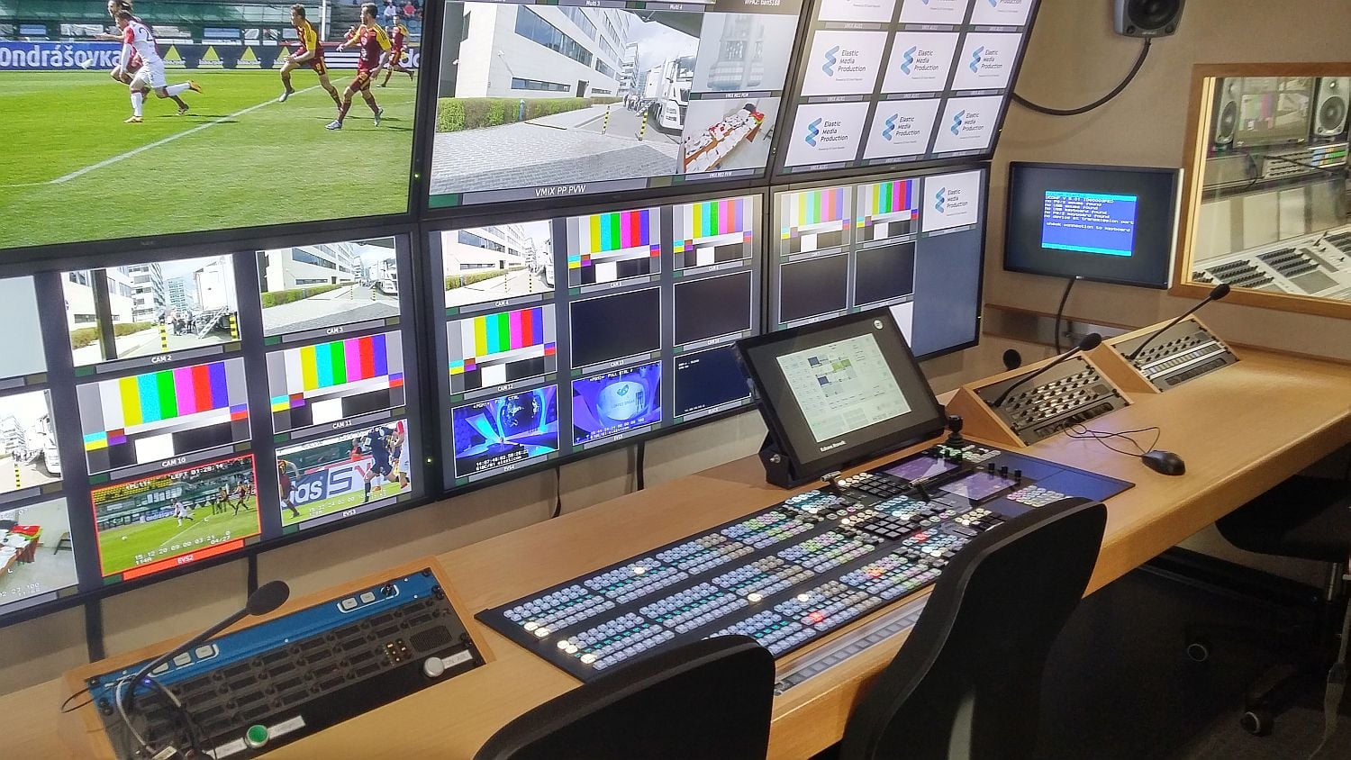 Ústřední pult režie.