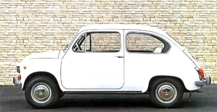 Autor: Archiv Svatopluka Jíchy, se svolením Fiat 600 D v provedení pro německý trh odpovídal přibližně šestistovkám, dováženým do Československa v druhé polovině šedesátých let