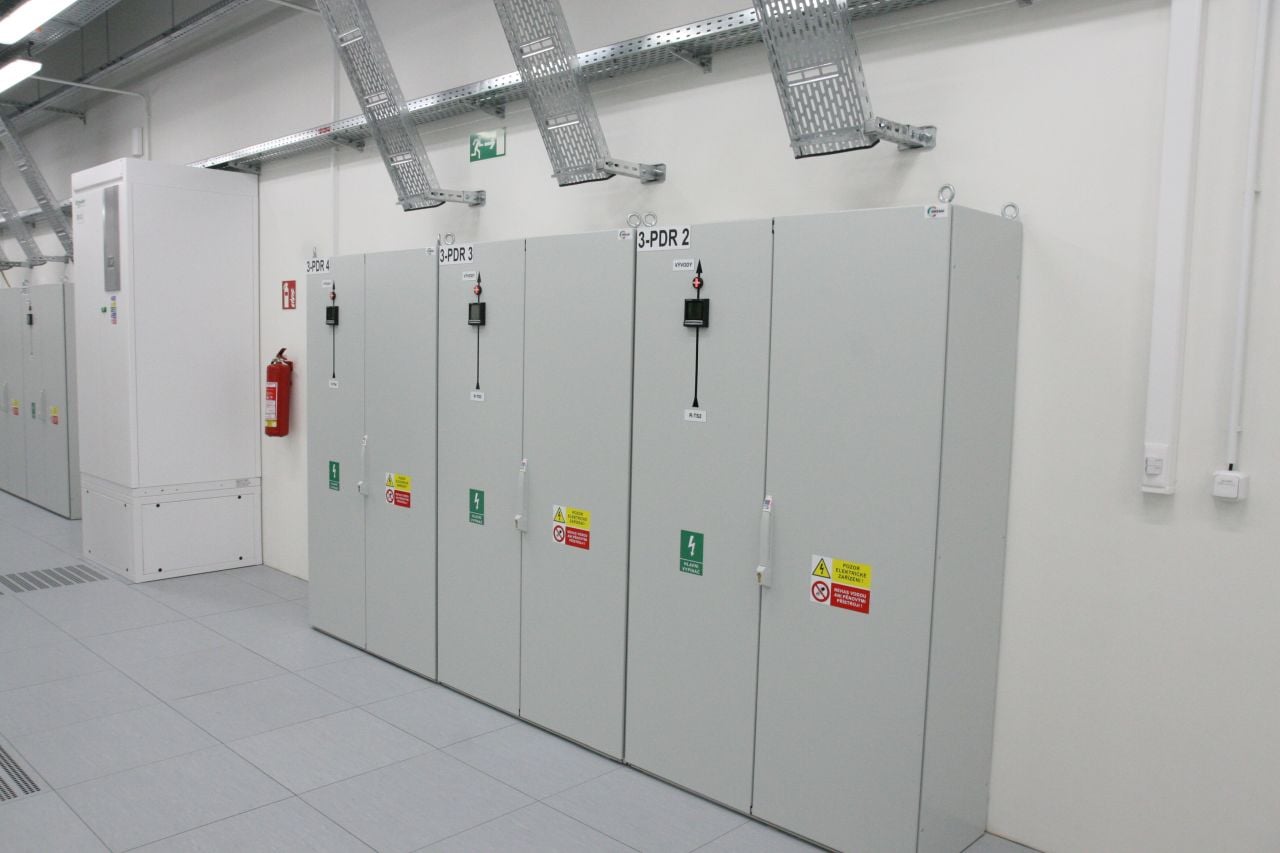 Škoda Auto HPE SGI 8600 clustery, klimatizace a vstup do DC C12