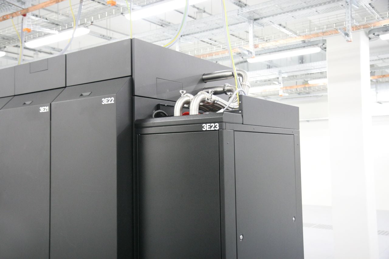 Škoda Auto HPE SGI 8600 clustery, klimatizace a vstup do DC C12