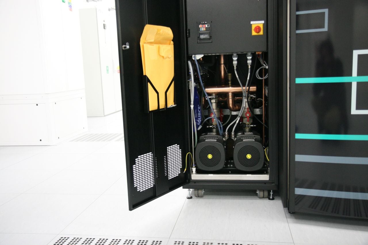 Škoda Auto HPE SGI 8600 clustery, klimatizace a vstup do DC C12