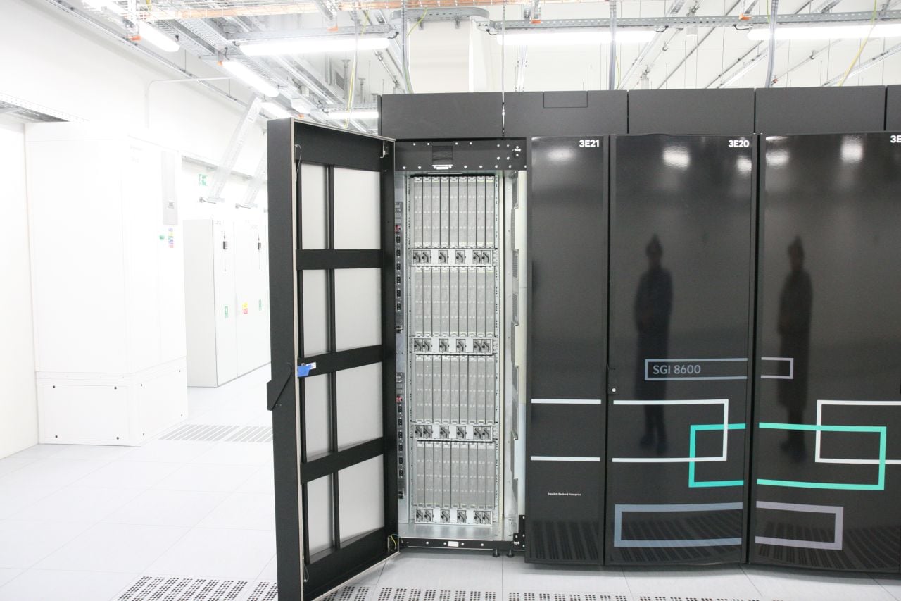 Škoda Auto HPE SGI 8600 clustery, klimatizace a vstup do DC C12