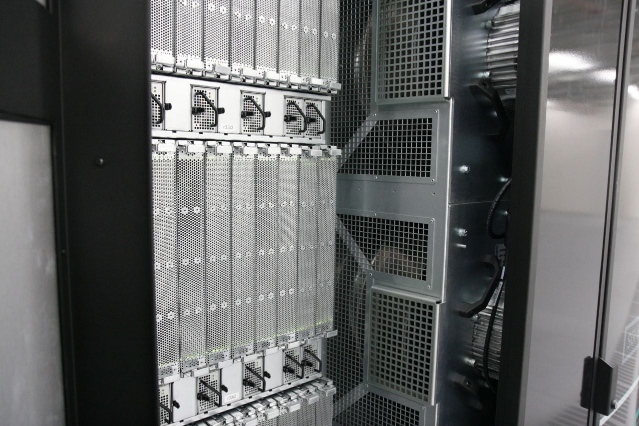 Škoda Auto HPE SGI 8600 clustery, klimatizace a vstup do DC C12