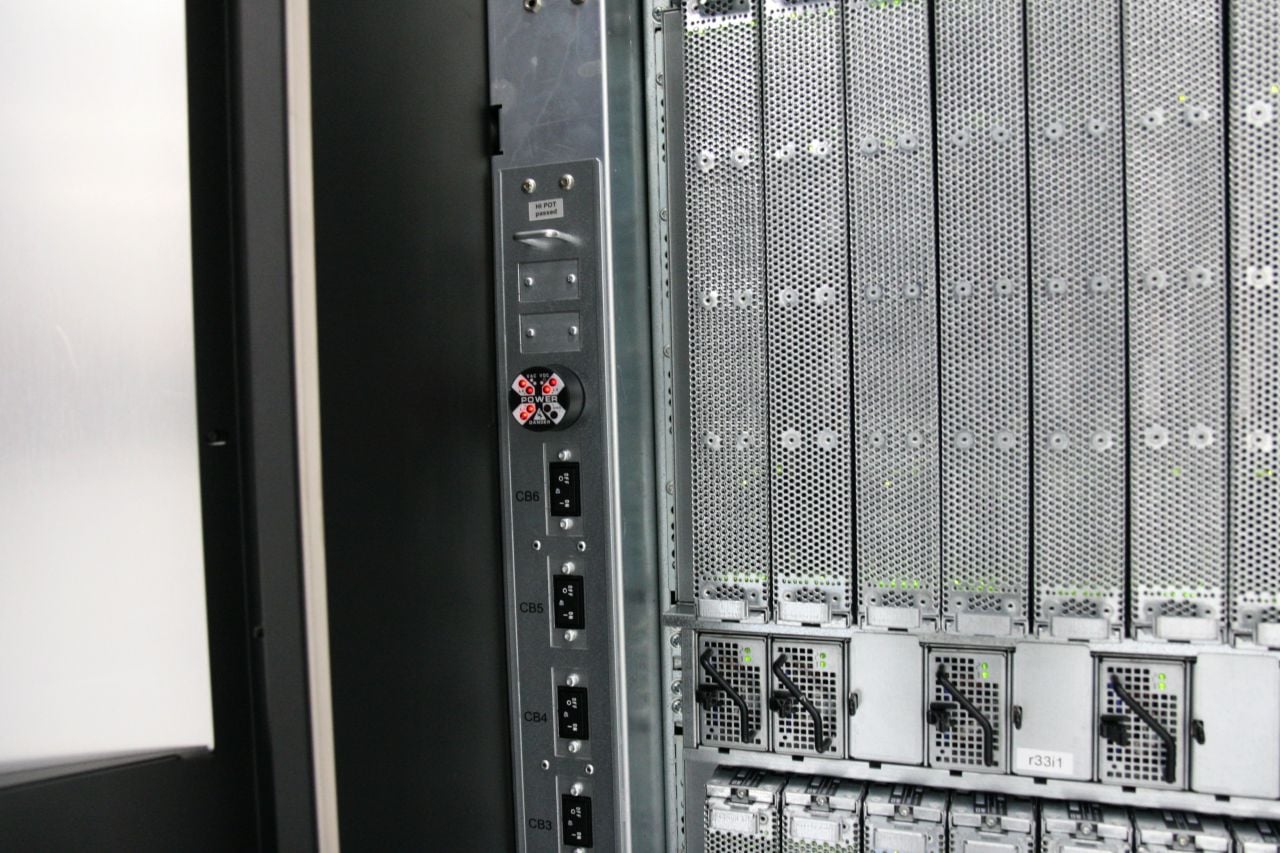 Škoda Auto HPE SGI 8600 clustery, klimatizace a vstup do DC C12