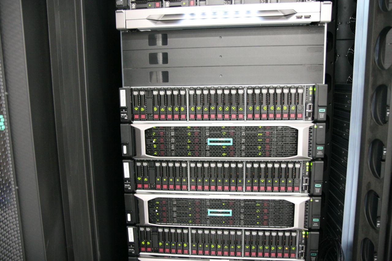 Škoda Auto HPE SGI 8600 clustery, klimatizace a vstup do DC C12