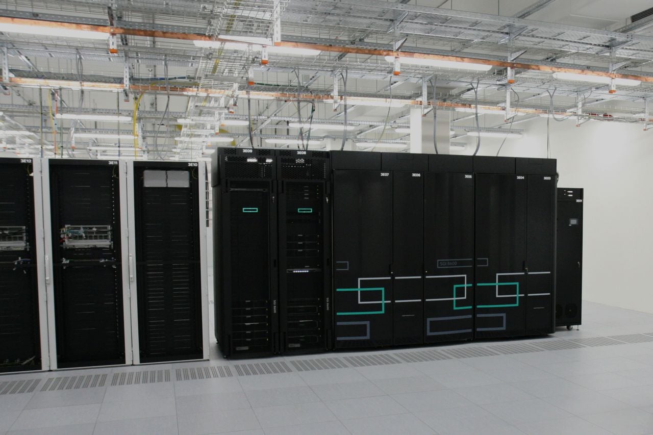 Škoda Auto HPE SGI 8600 clustery, klimatizace a vstup do DC C12