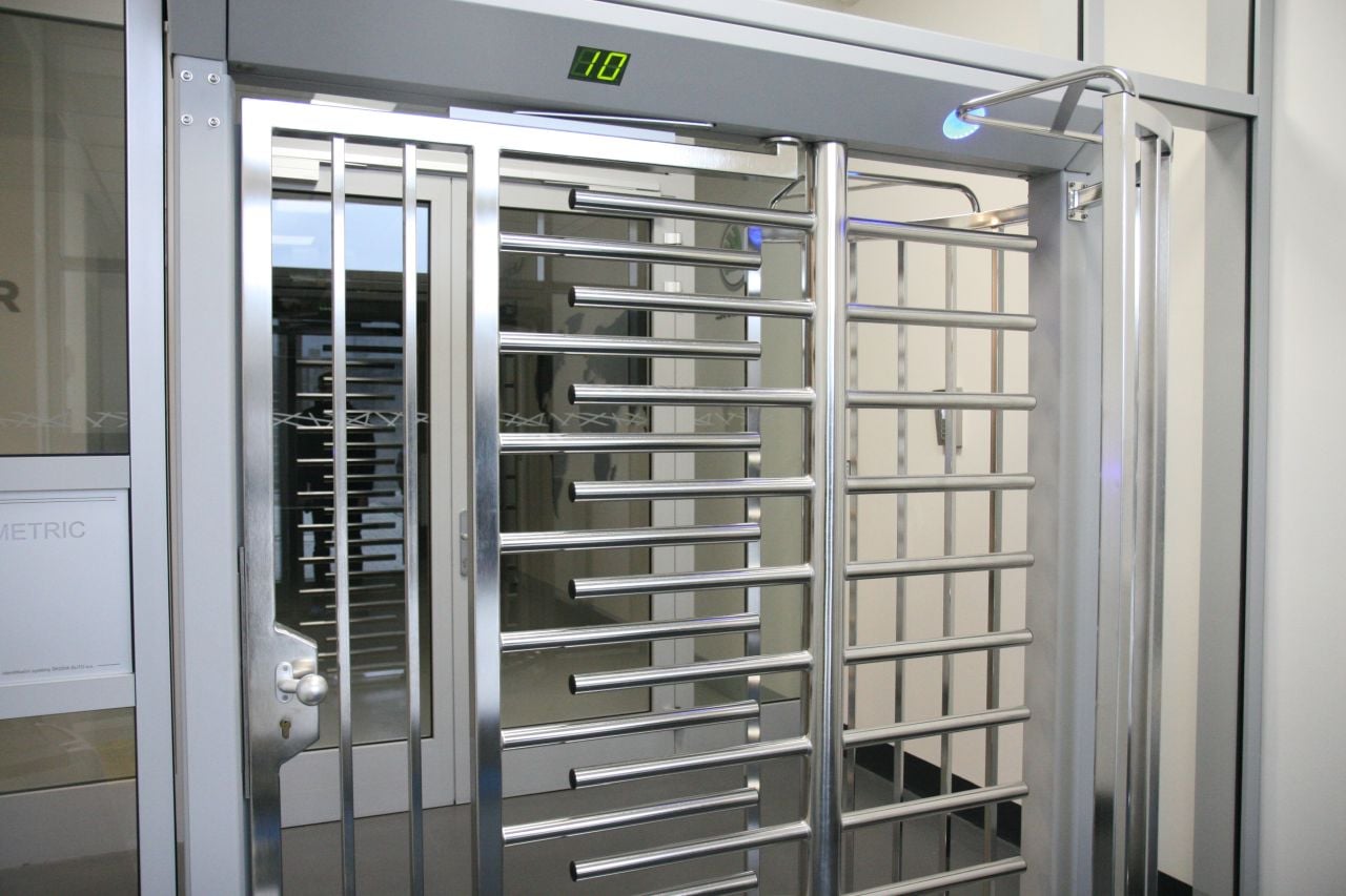 Škoda Auto HPE SGI 8600 clustery, klimatizace a vstup do DC C12