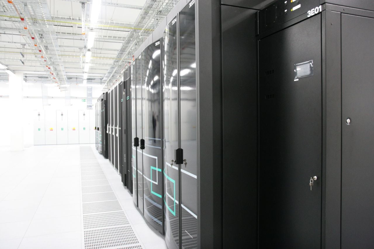 Škoda Auto HPE SGI 8600 clustery, klimatizace a vstup do DC C12