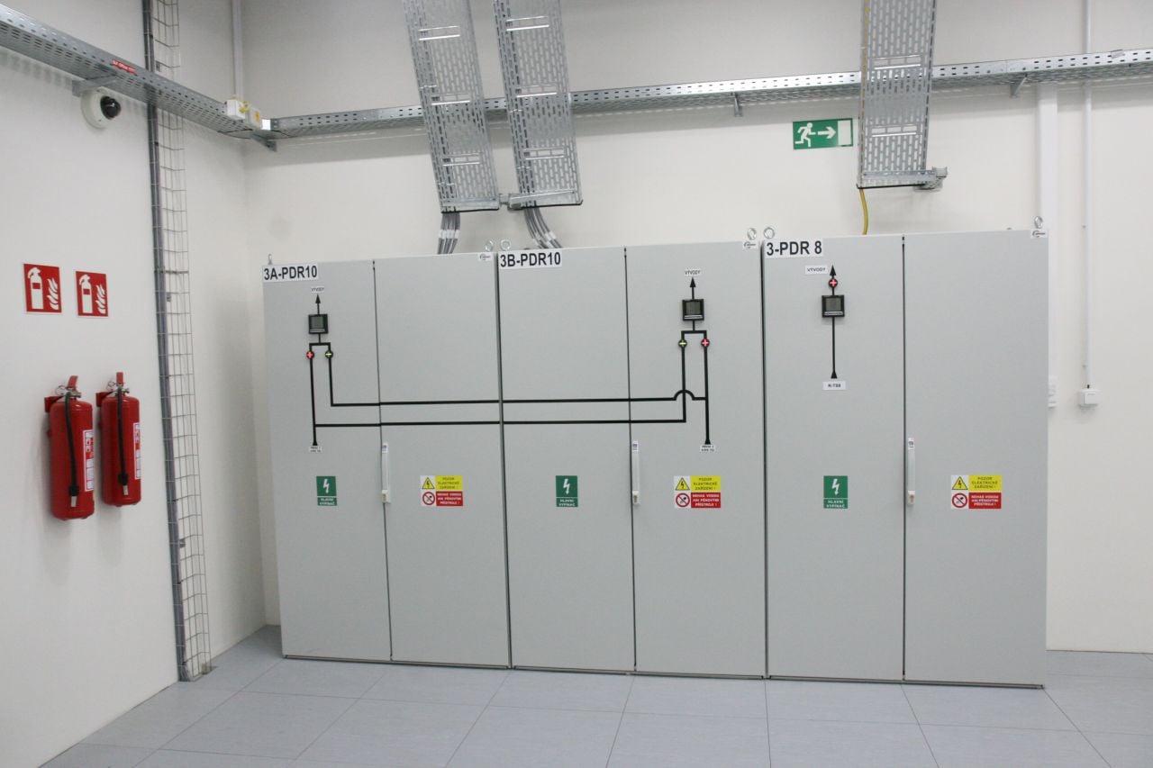 Škoda Auto HPE SGI 8600 clustery, klimatizace a vstup do DC C12