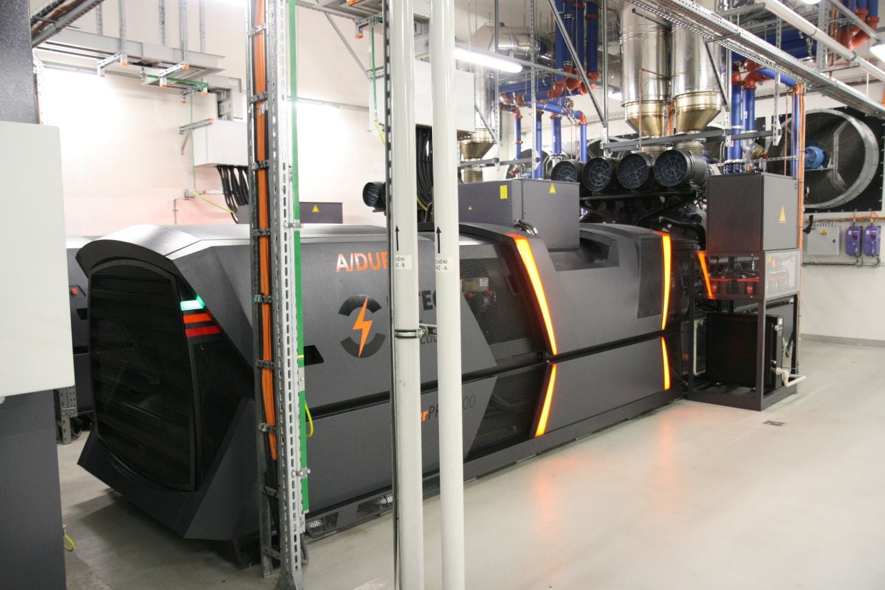 Škoda Auto HPE SGI 8600 clustery, klimatizace a vstup do DC C12