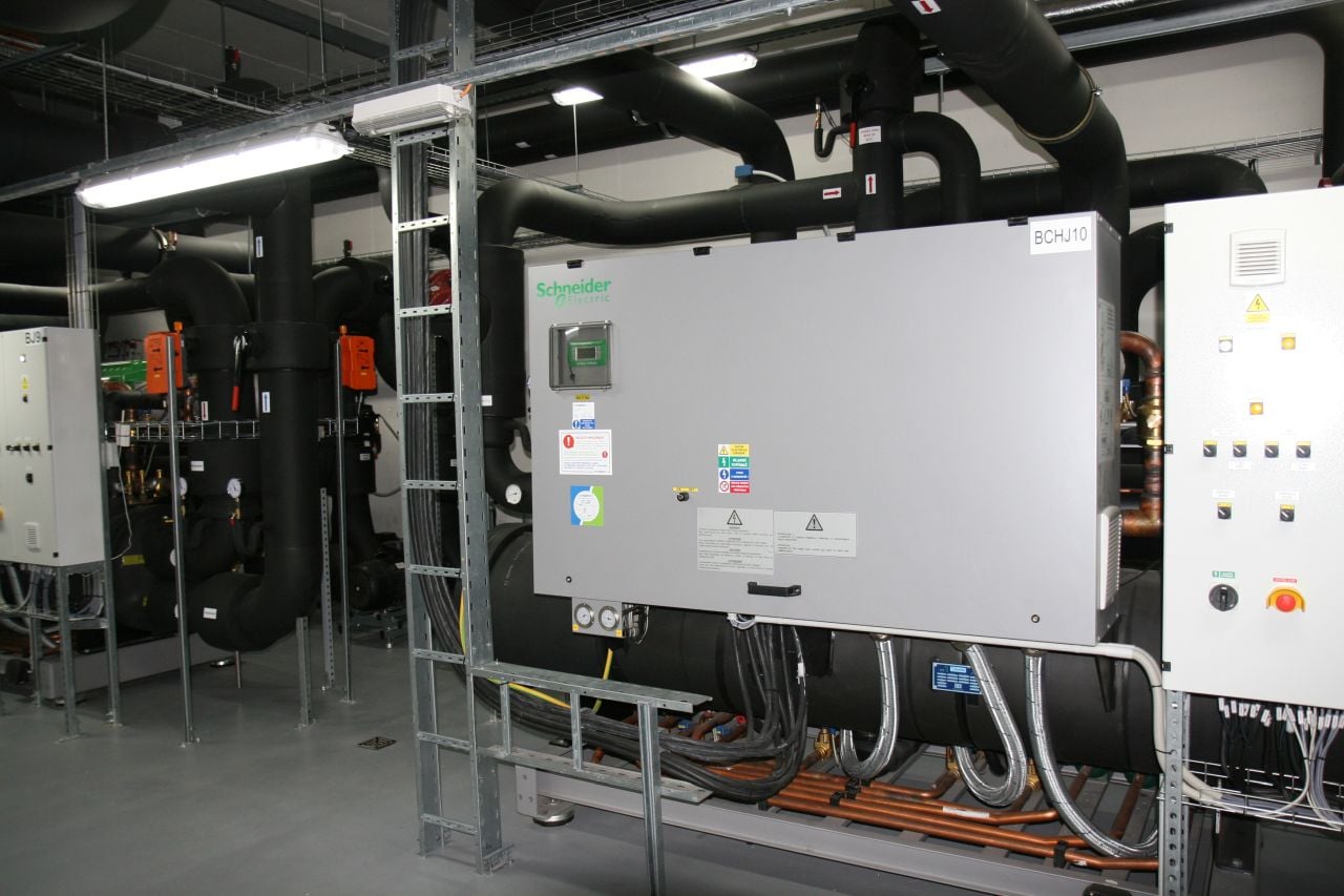 Škoda Auto HPE SGI 8600 clustery, klimatizace a vstup do DC C12