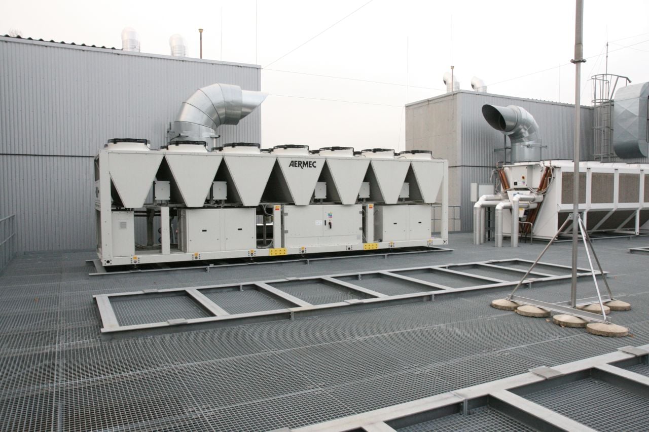 Škoda Auto HPE SGI 8600 clustery, klimatizace a vstup do DC C12