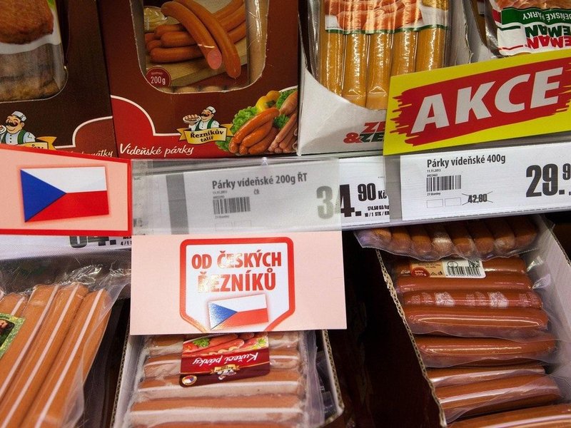 Uzeniny v českém supermarketu, ilustrační foto